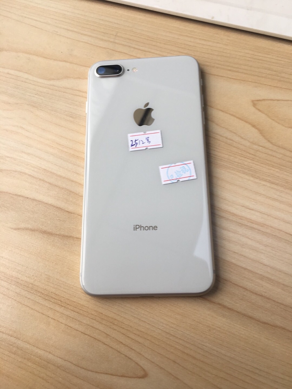 苹果8plus 64g 国行白色.在保!187天!已出