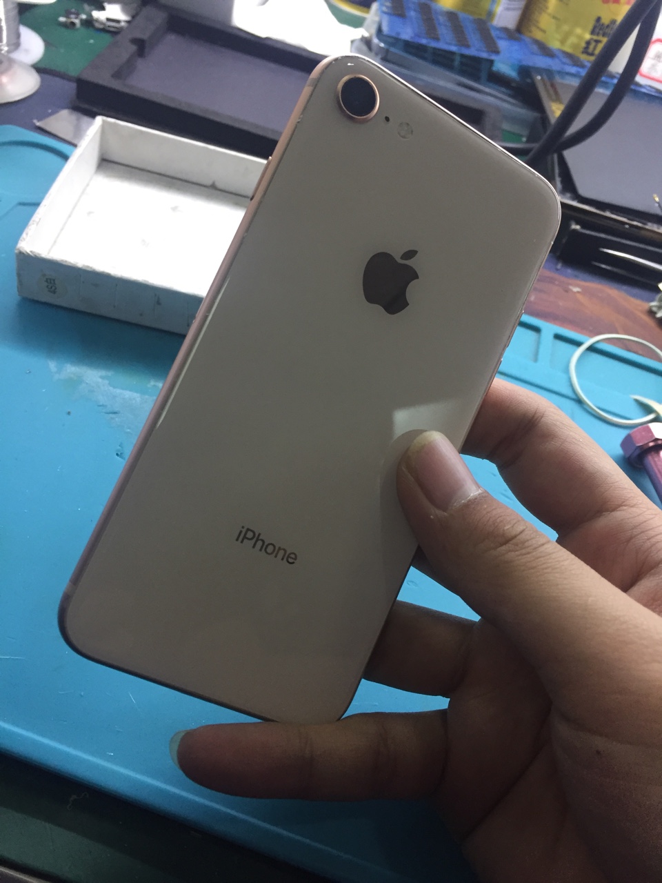 iPhone 8 8p iPhonex换后盖玻璃实物图