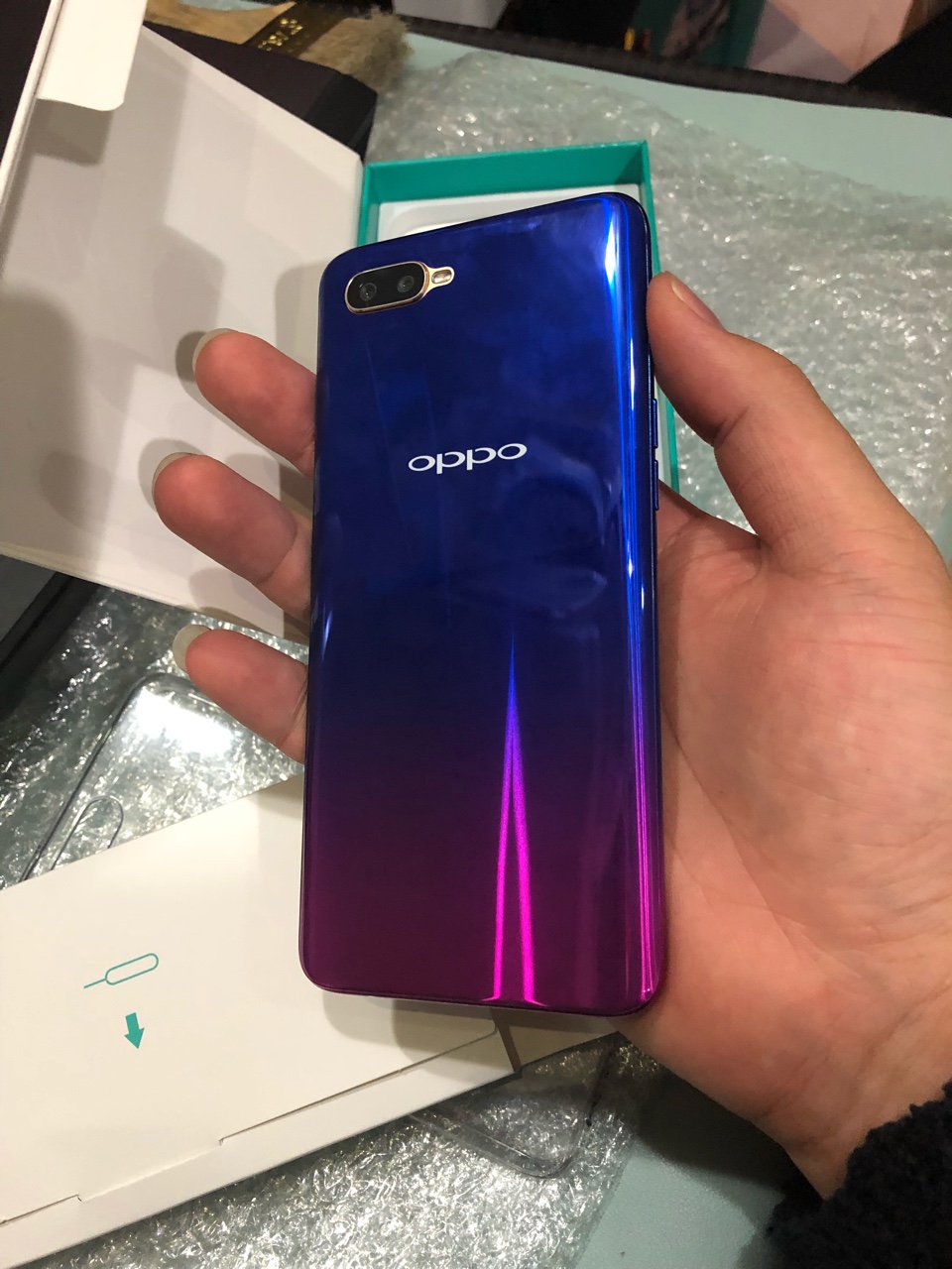 wolovezcm 于 2018-11-3 18:19 编辑   配件未拆封最新款才上市oppo
