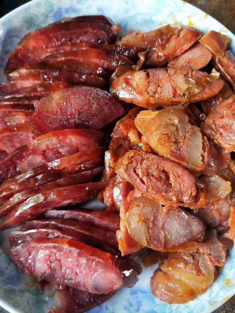 马上春节了,帮朋友发个腊肉香肠,谢谢大家