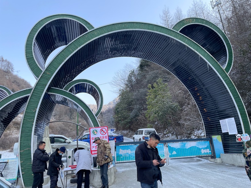 耿达镇.黄草坪玩雪归来，出二手雪球