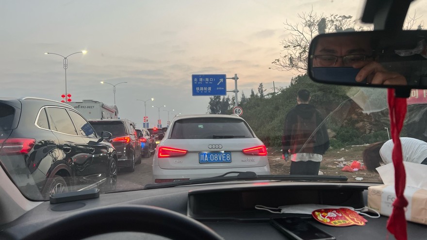 想来三亚的劝你们别来了！还有版纳也是别去了！换地方耍！