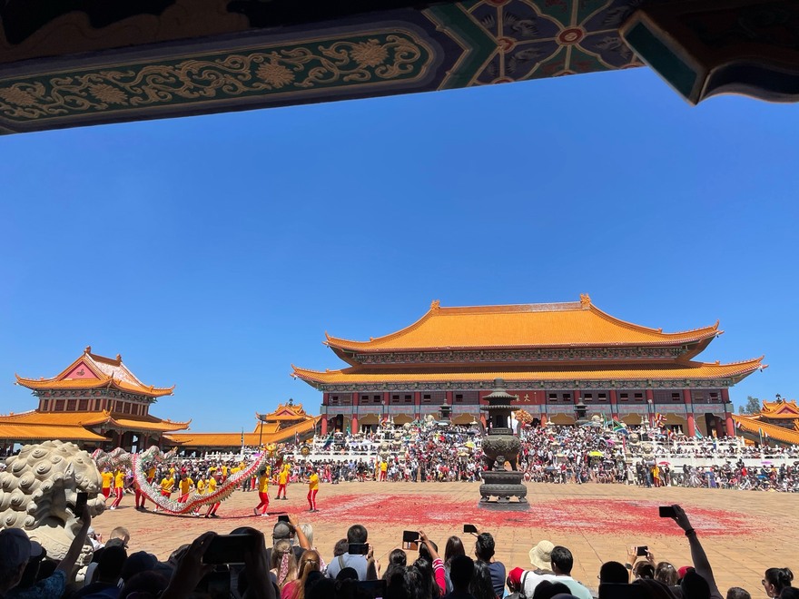 当熟悉的背景换成了外国人——比勒陀利亚南华寺