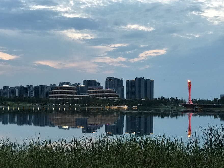 夜游东安湖，夜景真漂亮