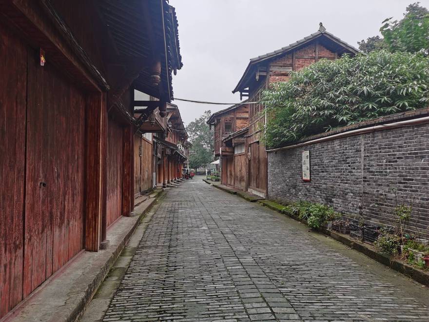 西     来