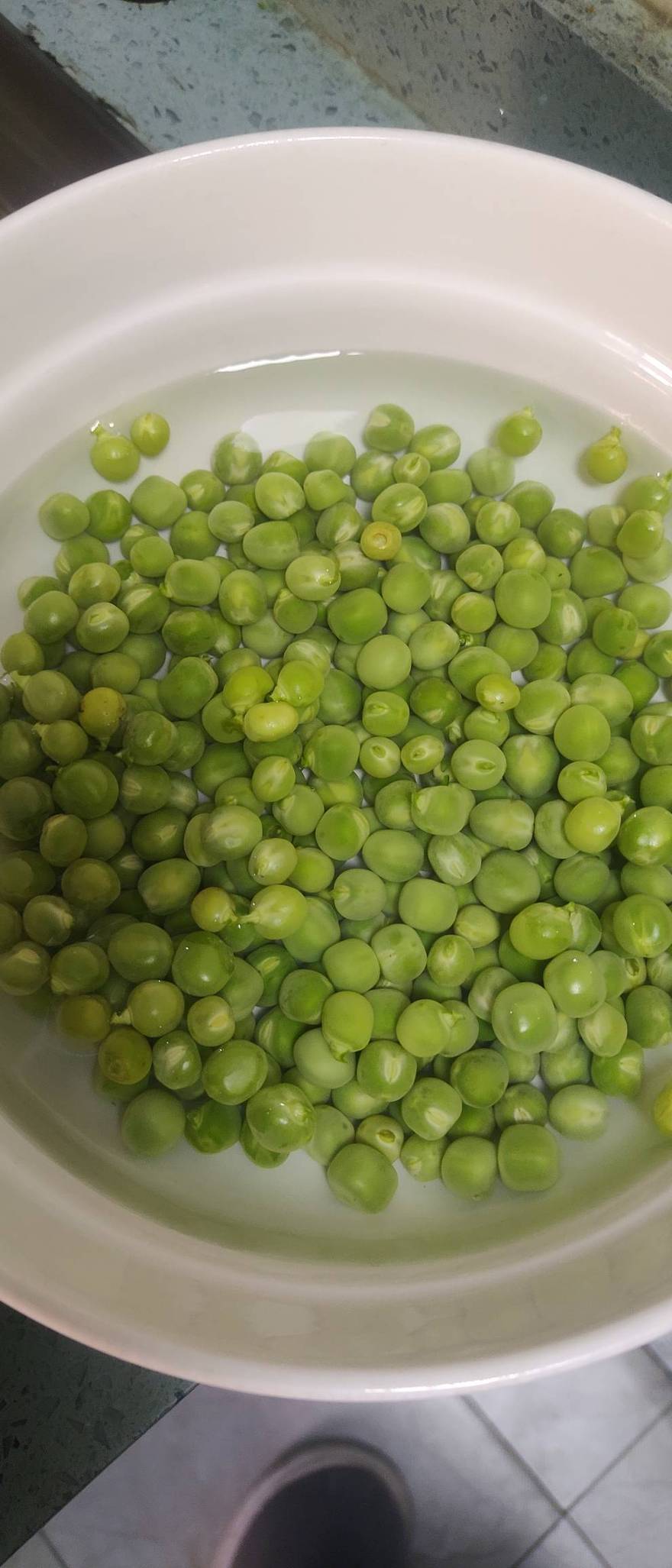 最近都在做菜，我也来分享一道很清淡的蒸豌豆肉圆