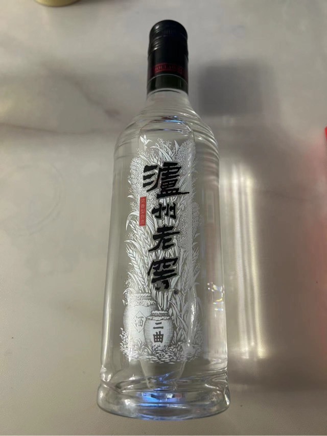 賣兩瓶瀘州老窖特曲小酒黑蓋酒